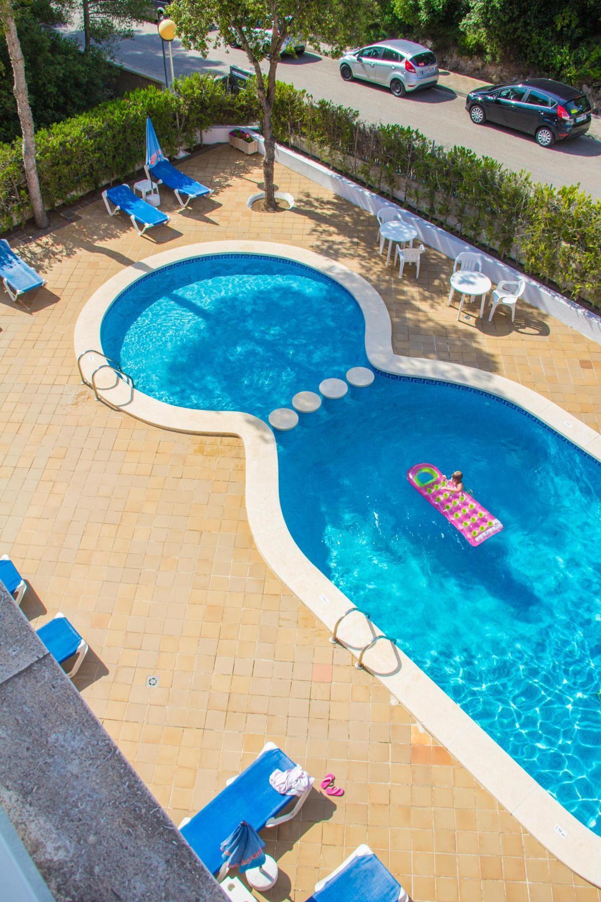 Universal Laguna Garden Aparthotel 3*